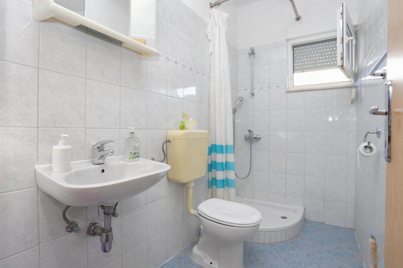 Apartment With A Parking Space Mali Rat Sumpetar